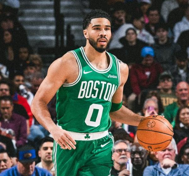 星空体育下载-塔图姆30+7+11布朗打爆探花，超级替补32分创纪录，绿军大胜76人